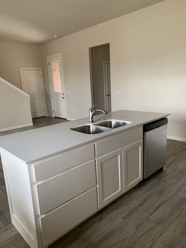 Foto del edificio - 3 bed, 2.5 bath home in the Enclave
