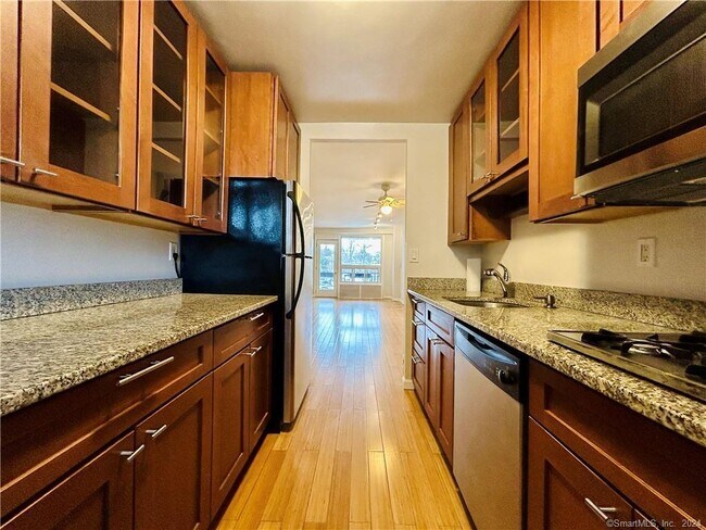 Building Photo - 91 Strawberry Hill Ave