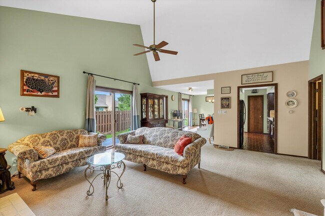 Building Photo - 1 Lyndhurst Village Ct