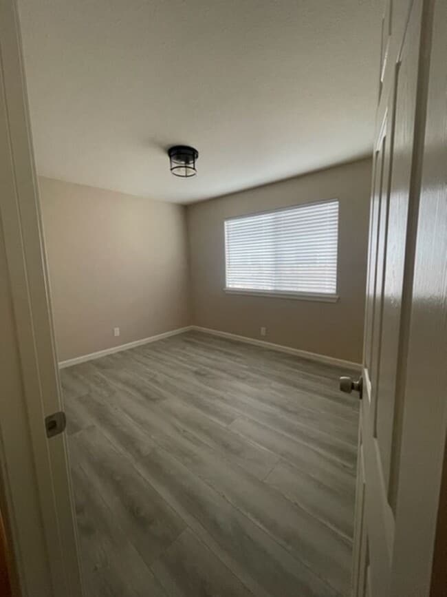 Building Photo - For Rent: Beautifully Updated 3-Bedroom Ho...