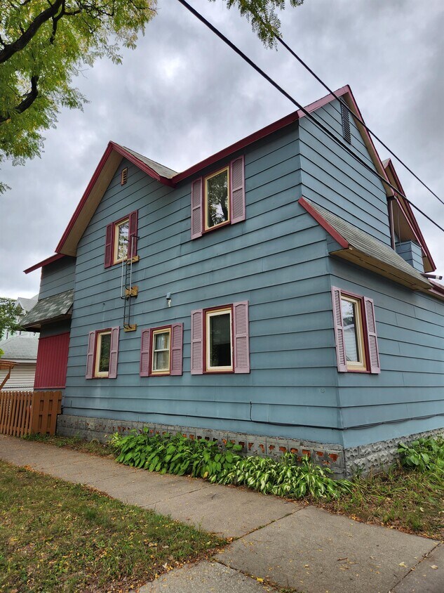 Building Photo - 371 Liberty St