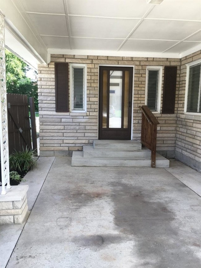 Building Photo - 126 Windsor Dr