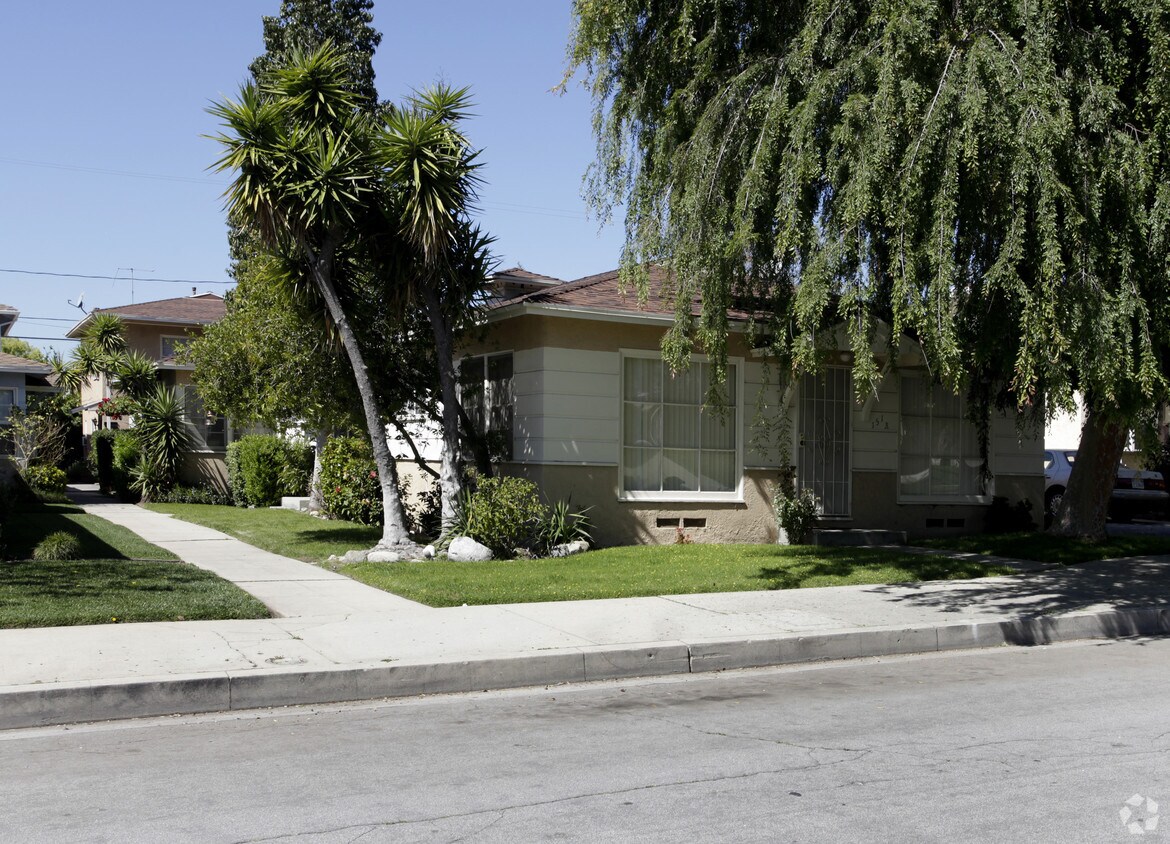 Foto principal - 151 N Beachwood Dr