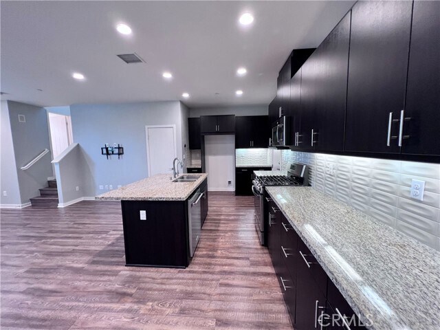 Building Photo - 72 Finch
