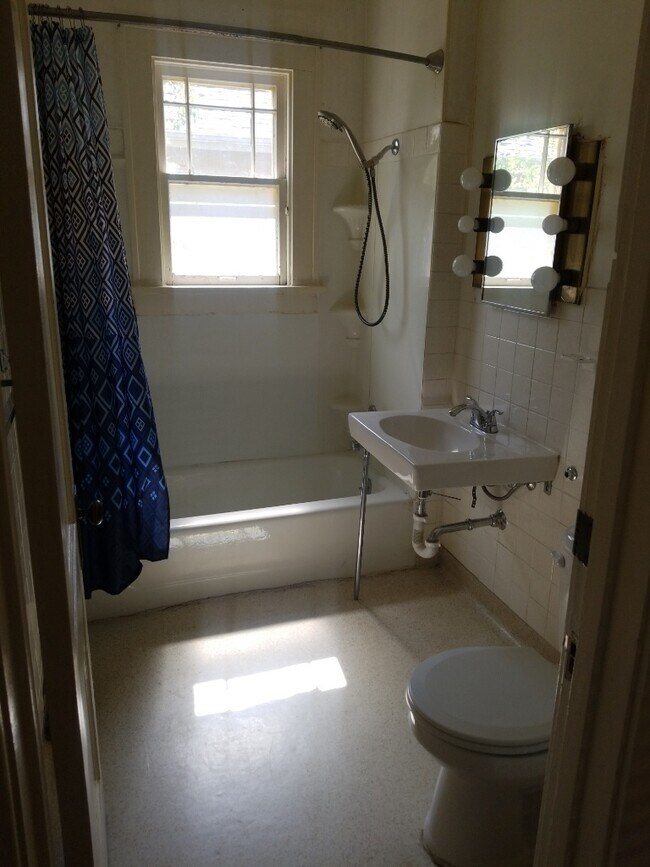 Foto del edificio - 410 W 28th St