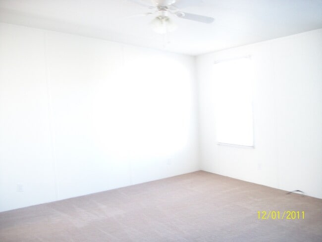 Building Photo - 3 bedroom, 2 bath, large bonus room, large covered porch, mobile home