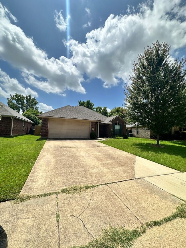 Building Photo - 1656 Williamsburg Dr