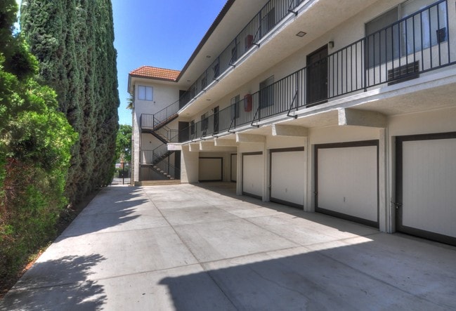 Building Photo - Bright Villa Apartments