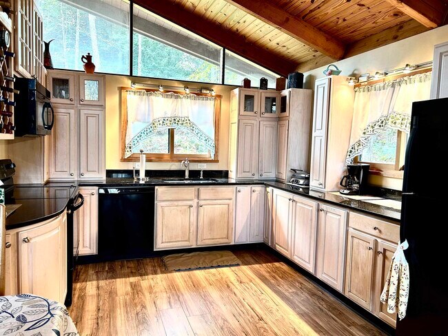 Building Photo - 44 Troon Dr