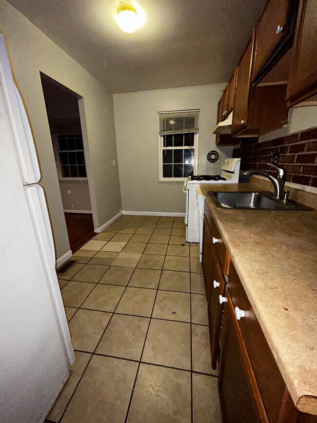 Building Photo - 8255 Parham Ct
