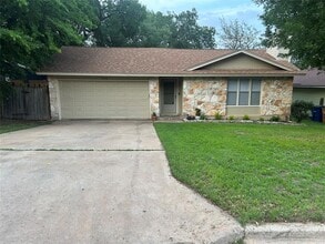 Building Photo - 2114 Lear Ln