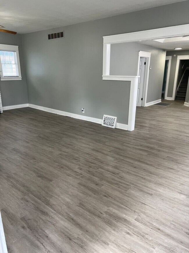 Foto del edificio - Charming 3-Bedroom/ 1 Bathroom house located in the heart of Topeka