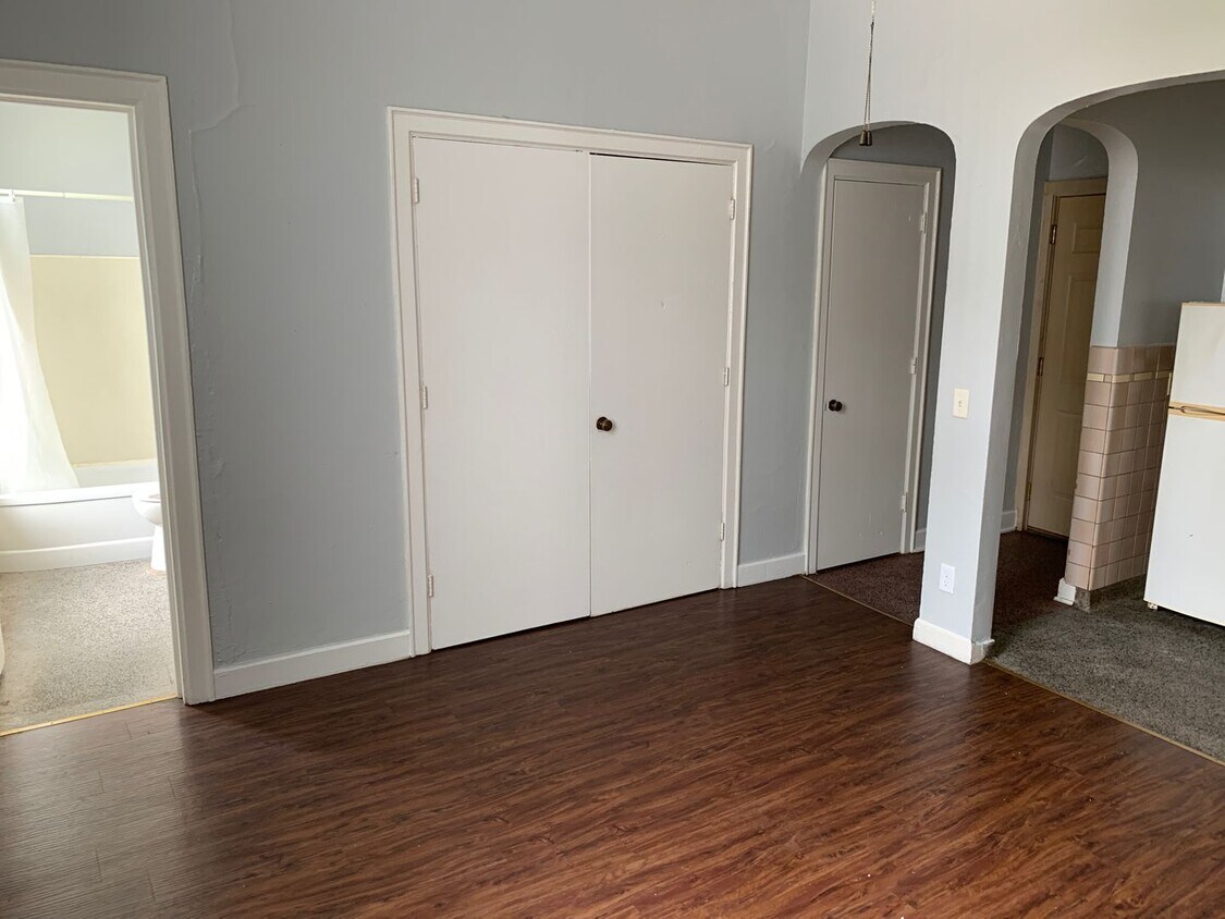 Foto principal - Large one room efficiency with large kitchen