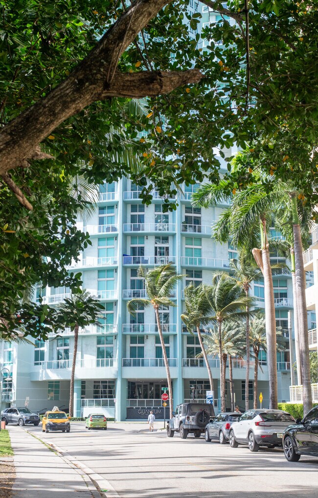 Foto del edificio - 1900 N Bayshore Dr