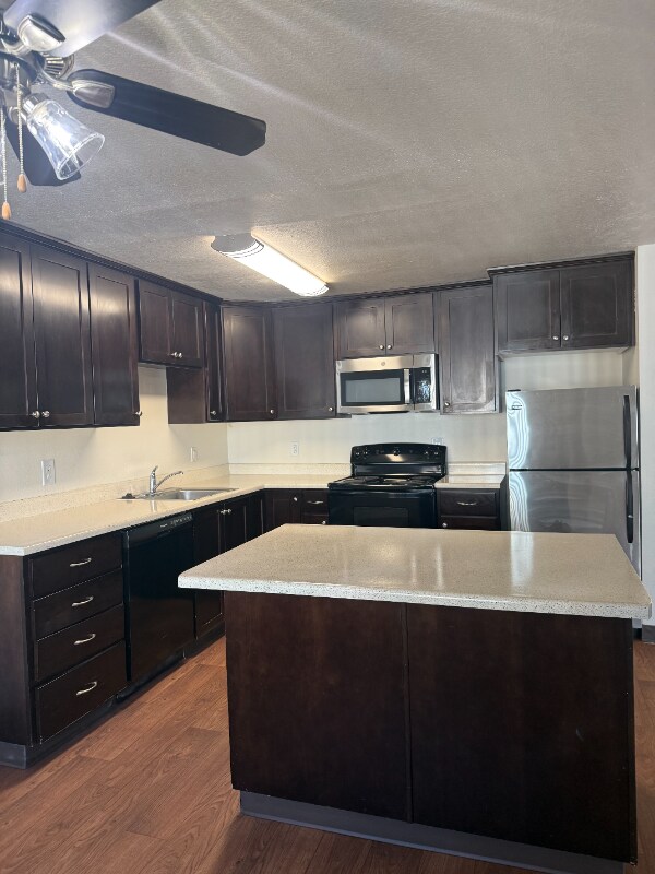 Building Photo - 903 SW 185th Ave