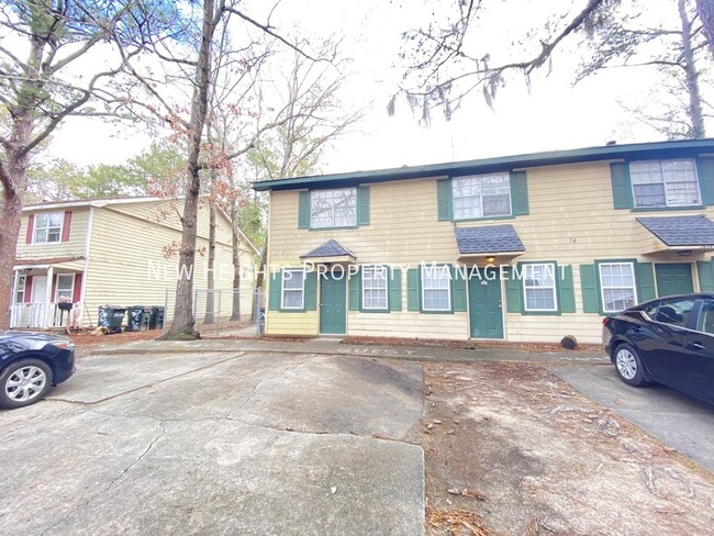 Building Photo - Updated Townhouse in North Charleston!