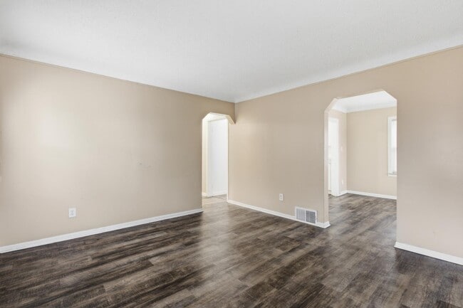 Foto del edificio - 18709 Runyon St