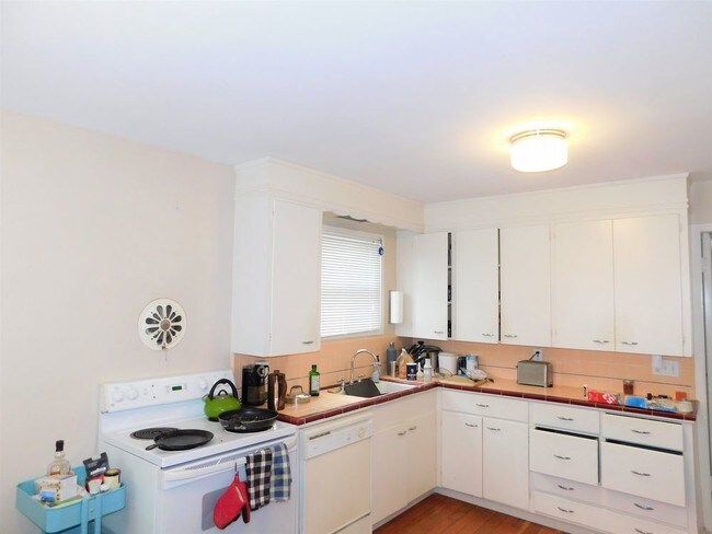 Foto del edificio - One-Bedroom in the Heart of Capitol Hill