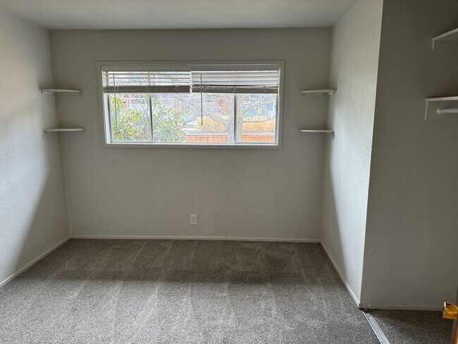 Foto del edificio - 1065 E Main St