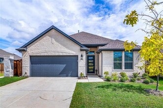 Building Photo - 2050 Clearwater Way