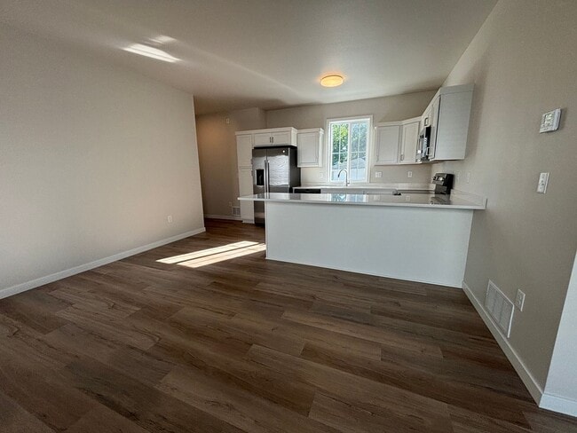 Building Photo - NEW CONSTRUCTION - 3 bed/2 bath townhomes