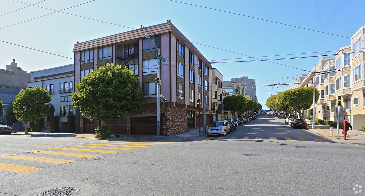 Building Photo - 499 Walnut St