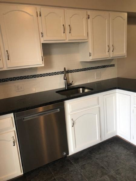 Building Photo - Renovated Oak Hill Apartment