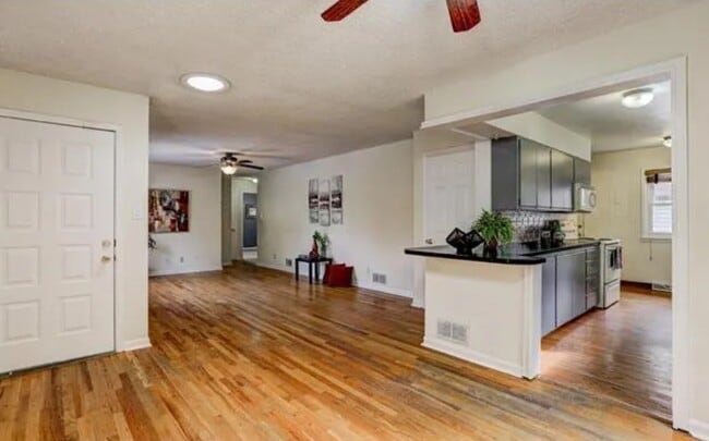 Building Photo - 1441 Swope Ave