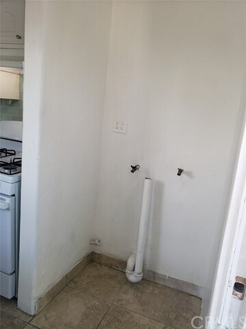 Building Photo - 920 S La Verne Ave