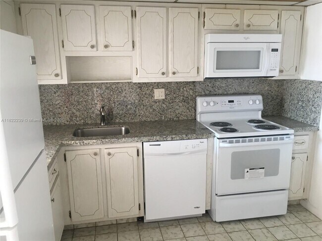 Foto del edificio - 2200 E Hallandale Beach Blvd