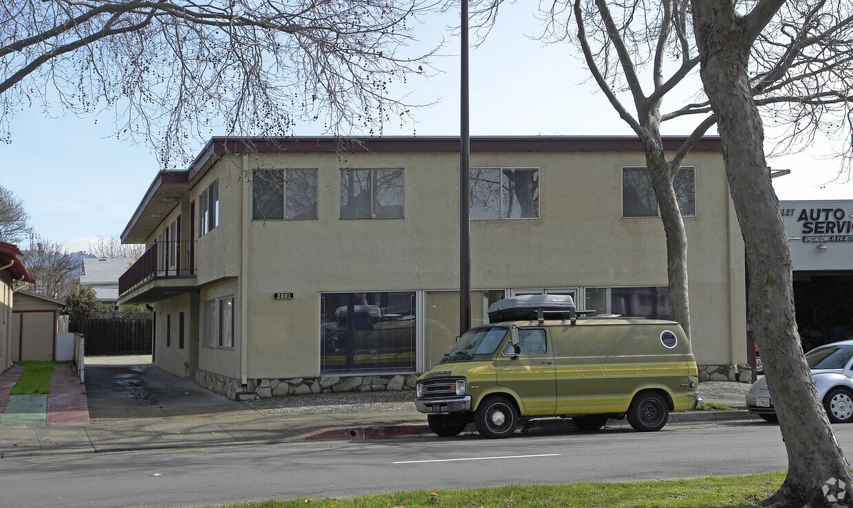 Primary Photo - 2801 San Pablo Ave