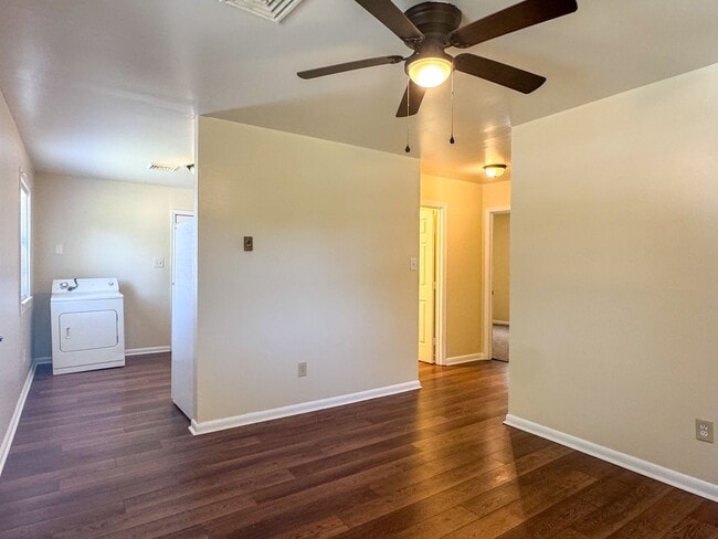 Building Photo - 708 Crestline Blvd