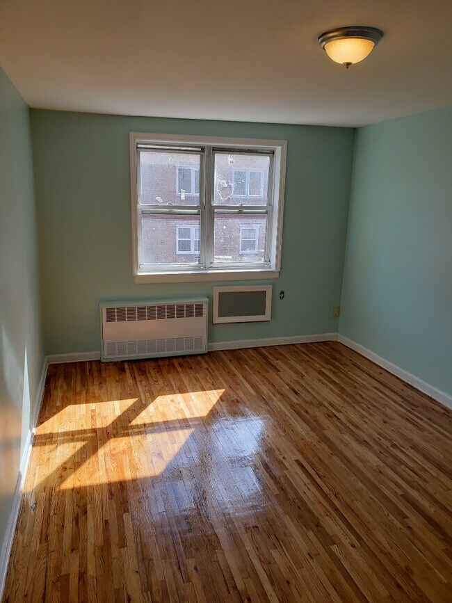 Foto del edificio - 714 E 83rd St