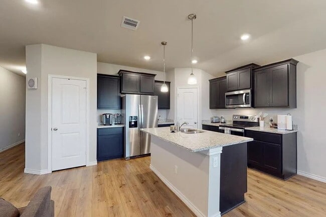 Foto del edificio - 3Bedroom, 2Bath, commuity pool access and side walk community in Pleasant Hill North Bryan off 2818