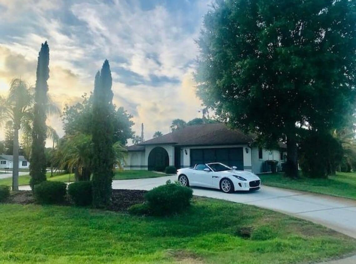 Circular driveway - 6192 Roberta Dr