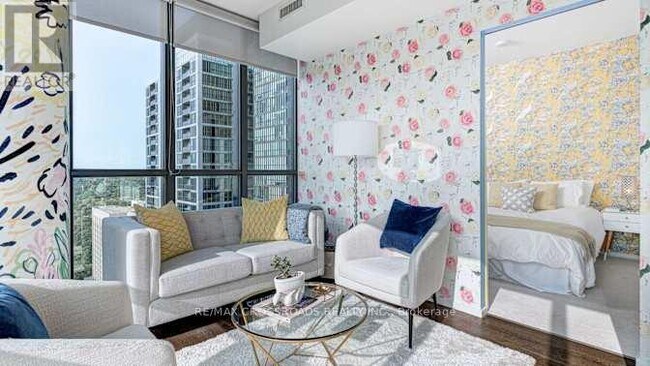 Photo du bâtiment - 101 Charles St E