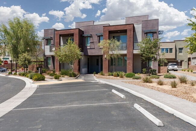 Foto del edificio - First floor unit in luxury gated Summerlin...