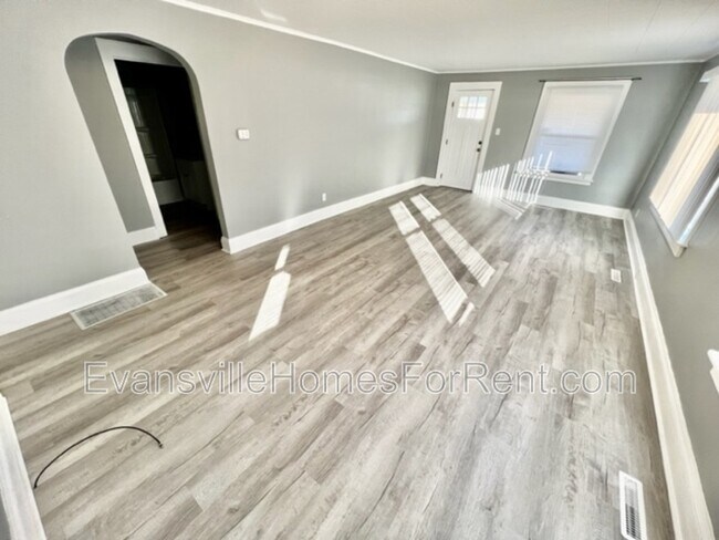 Foto del edificio - 907 E Broadway St