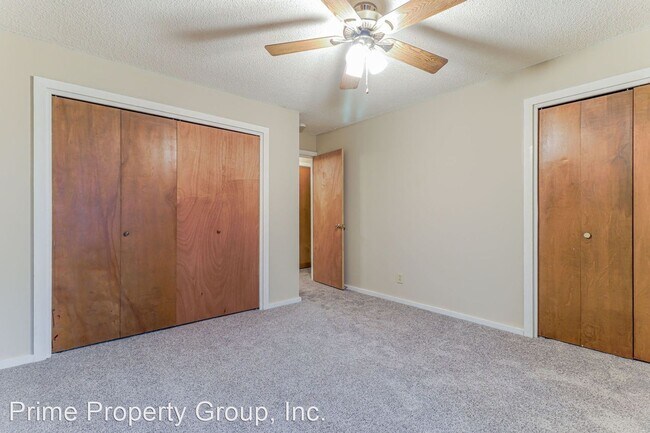 Building Photo - 2 br, 1.5 bath House - 701 B Kenwood B