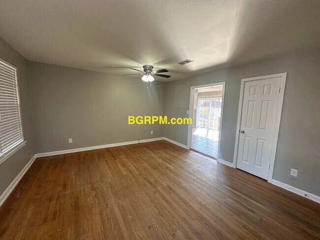 Foto del edificio - 3 Bd 1 Ba House