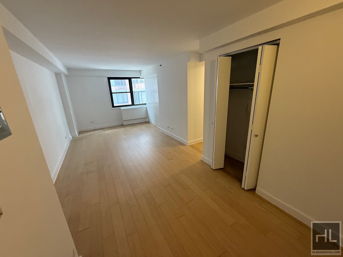 Primary Photo - East 39th Street