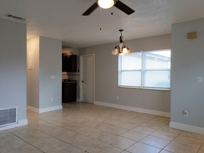 Foto del edificio - 2 BR / 2 BA Condo with Attached Garage and...