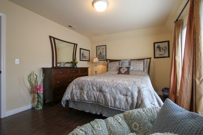 Guest bedroom - 538 A St