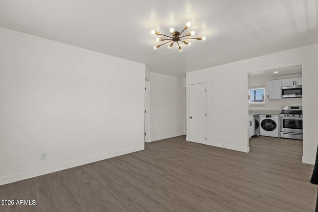 Building Photo - 325 N 18th Dr