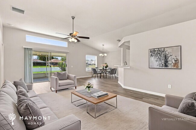 Foto del edificio - Spacious Riverview Home with Covered Patio