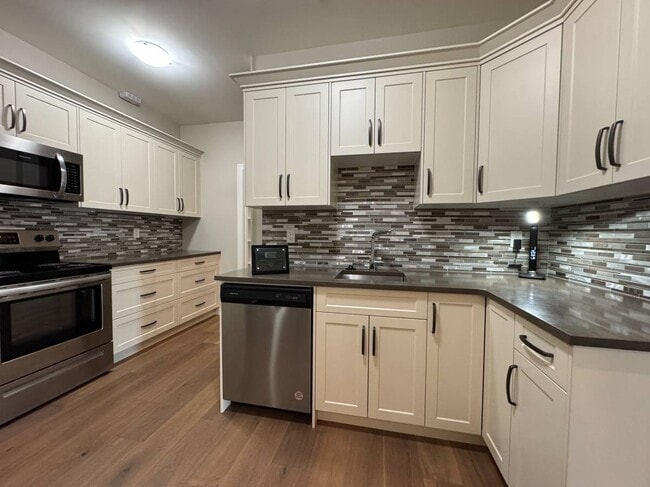 Building Photo - 20998 River Rd