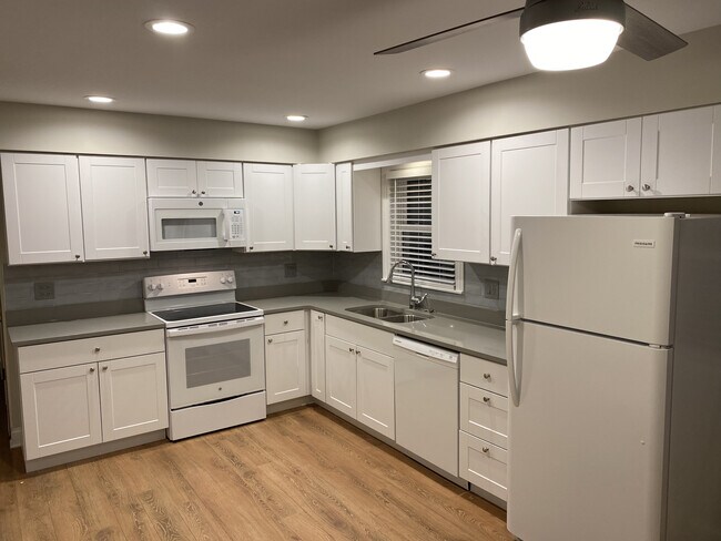 Building Photo - 226 Maple Ave