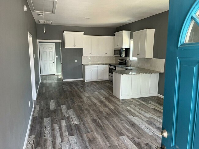 Building Photo - 426 W Day St