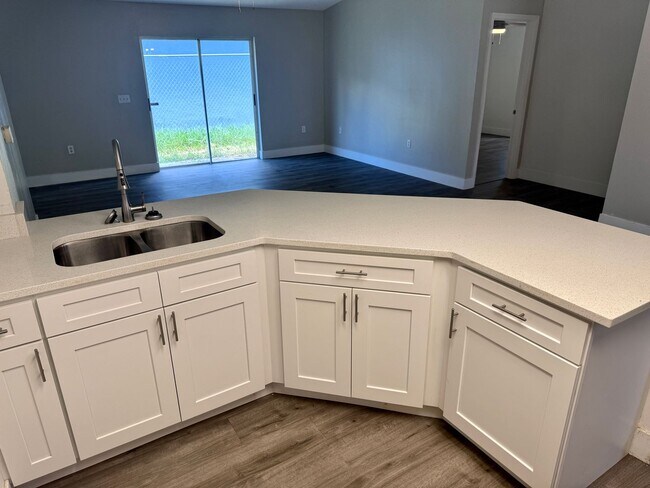 Foto del edificio - Stunning Tampa Home! Incredibly Renovated ...