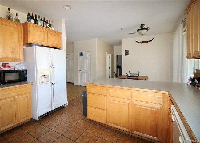 Foto del edificio - Super close to Poly- Approx. 1000 feet fro...